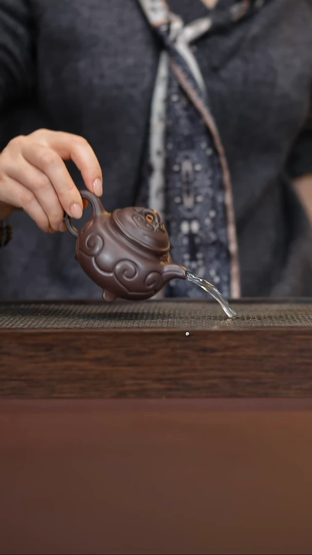 茶壶紫砂三足如意壶  底槽清