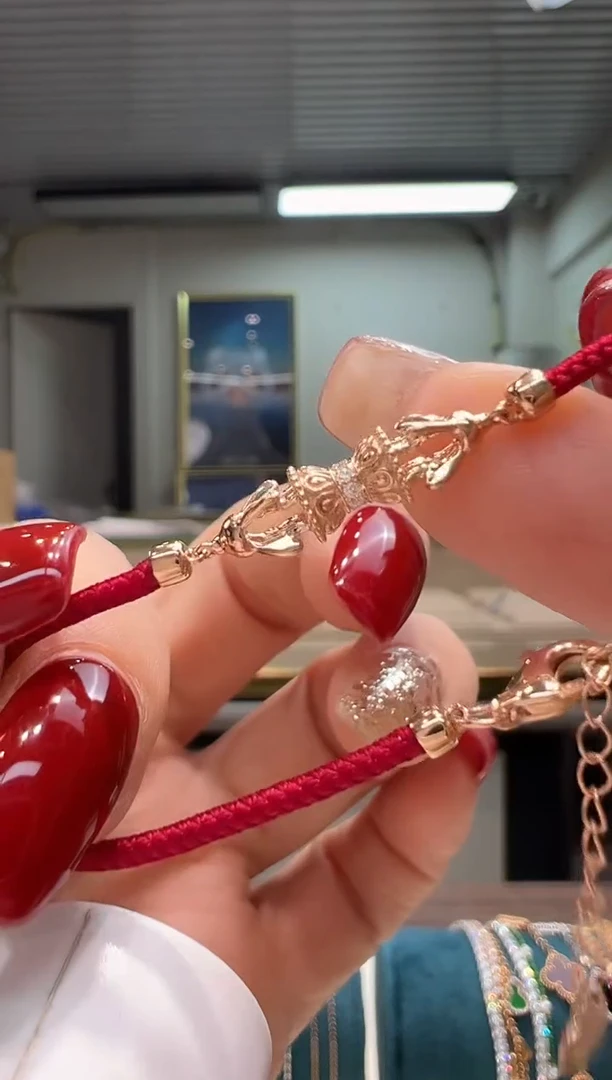 18K金镶嵌手链天然钻石预售金刚杵红绳手链