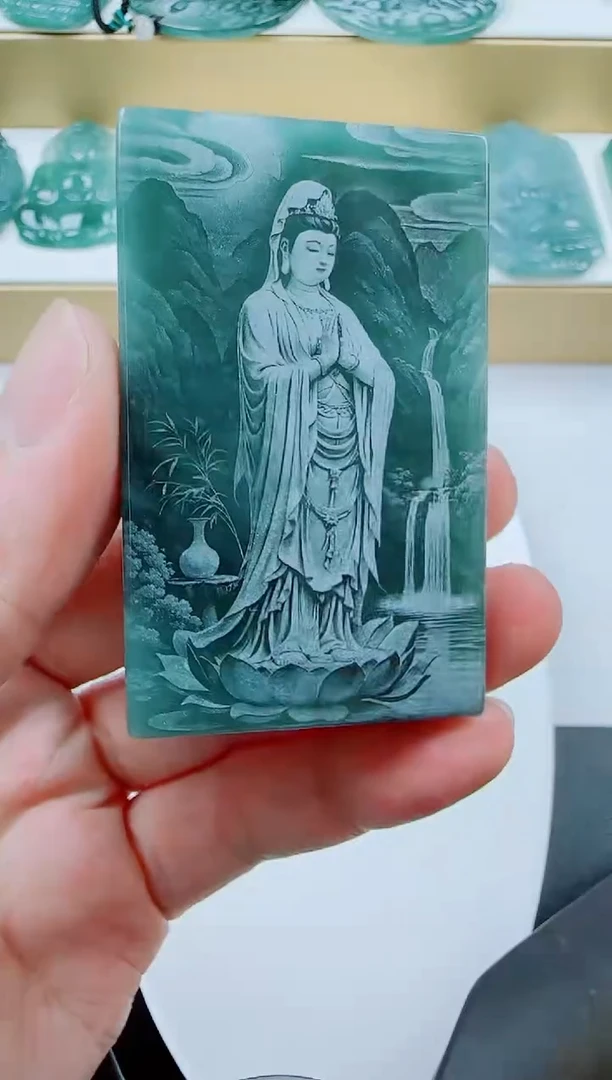 翡翠未镶嵌颈饰方观音