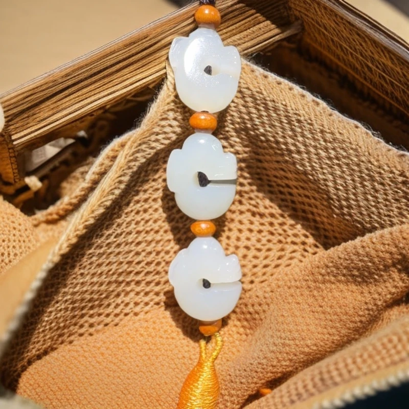 和田玉未镶嵌车挂