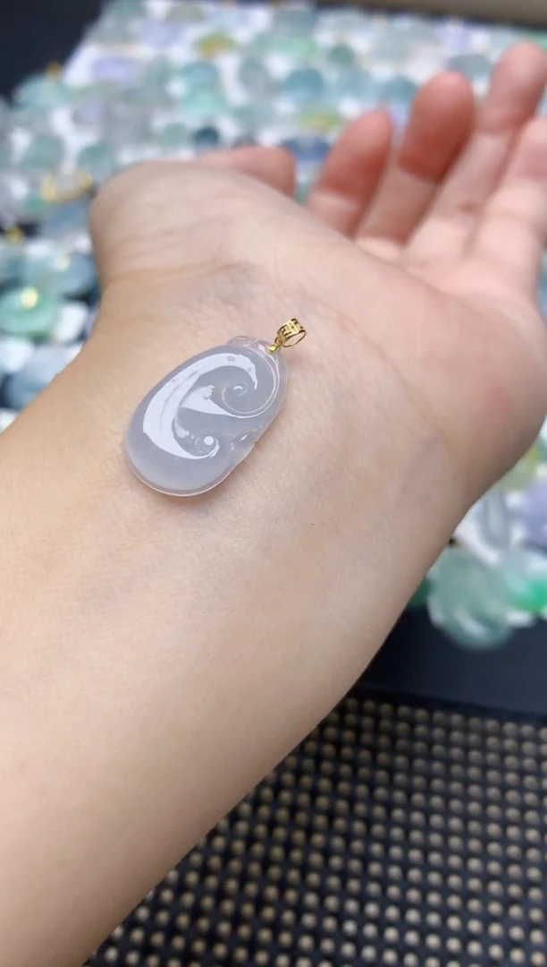颈饰18K金镶嵌翡翠天然缅甸A货翡翠