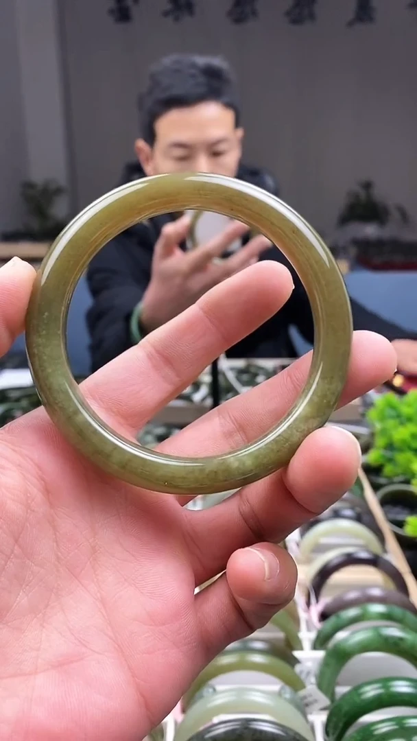 【闪购商品】和田玉手镯未镶嵌64