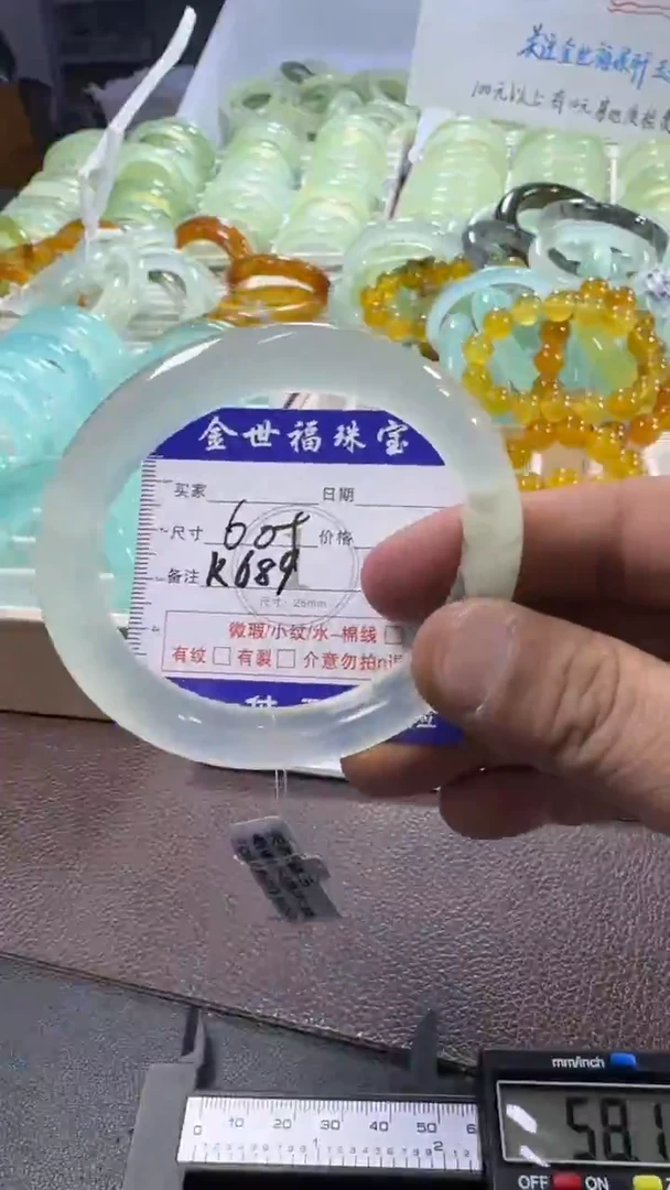 未镶嵌蛇纹石玉手镯1