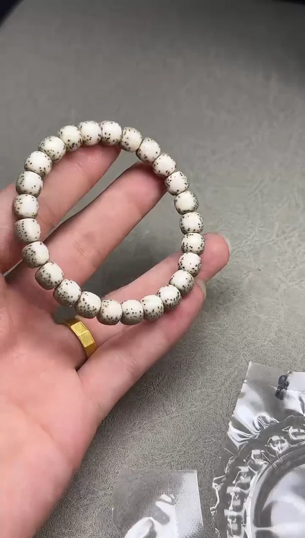 星月菩提手串E07  绿背河豚9*8