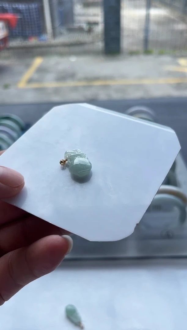 翡翠未镶嵌颈饰翡翠宝瓶，多样性发货