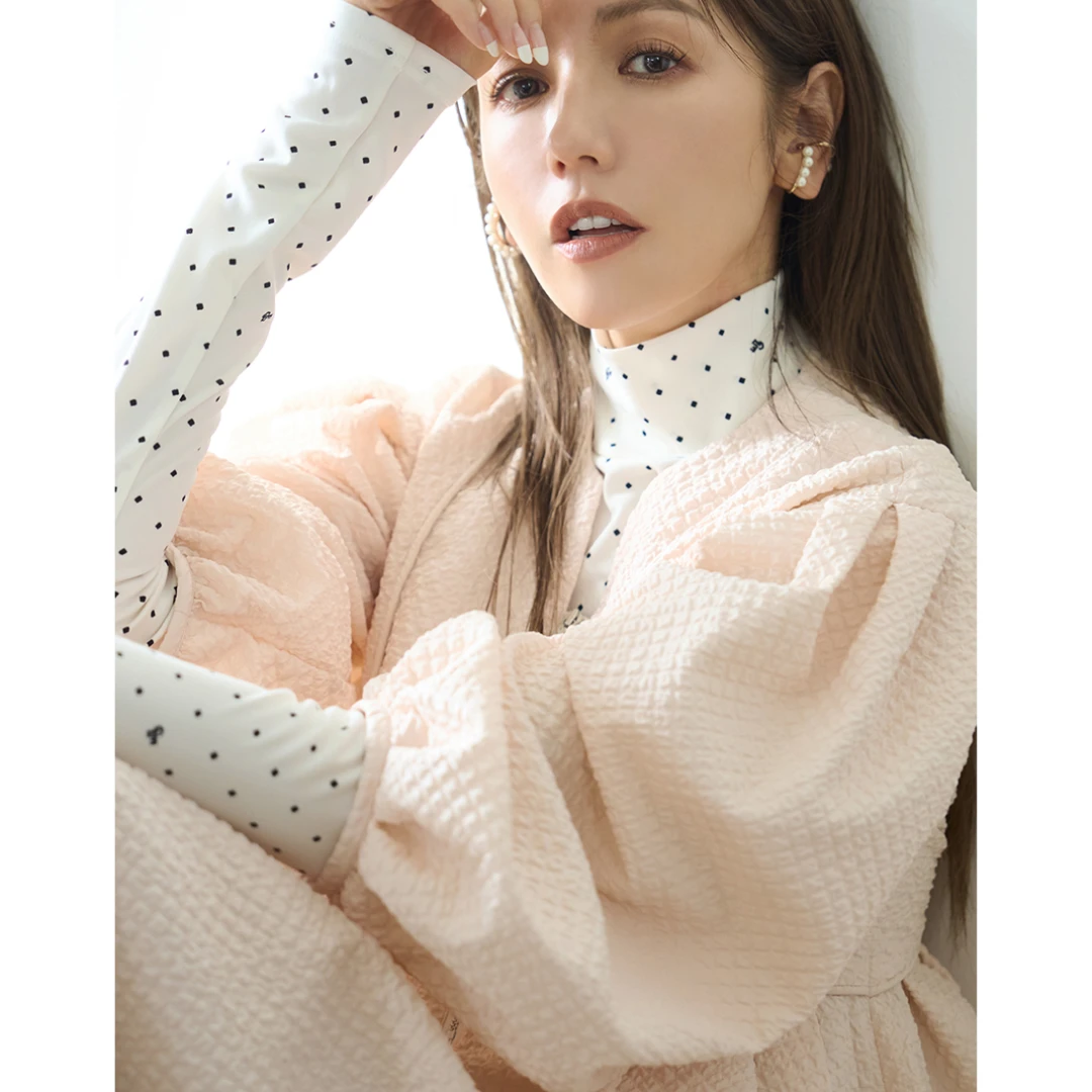 【强哥外贸】  明星杂志款 C 高领长袖印花设计感百搭上衣女