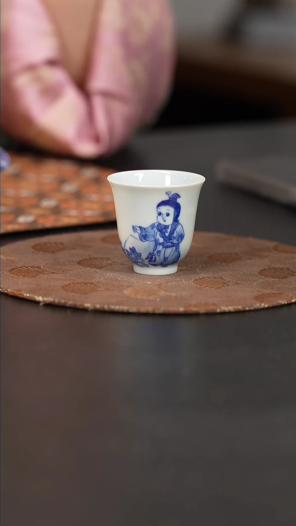 【闪购商品】杯看山柴窑青花童子