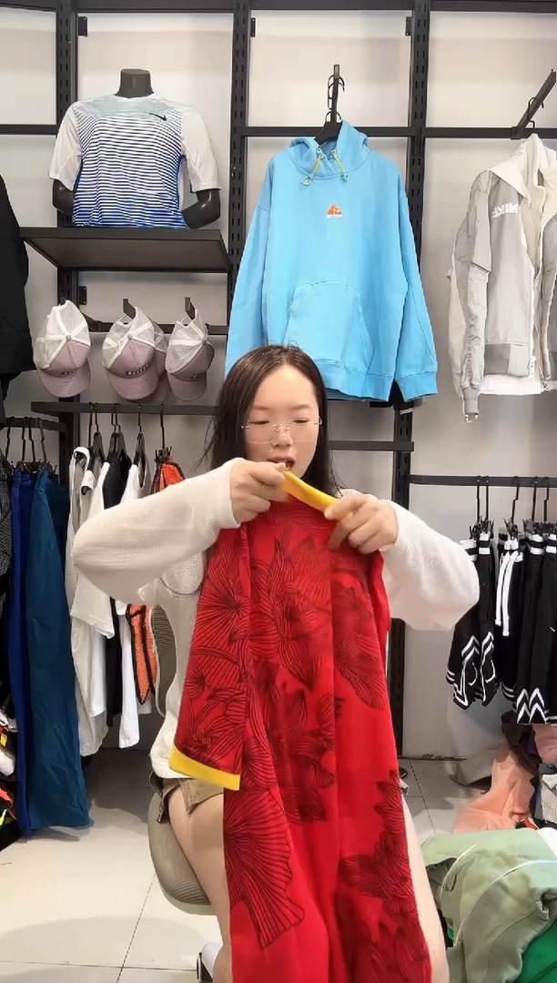 2211   编码  耐克卫衣服饰过款为准 尺码