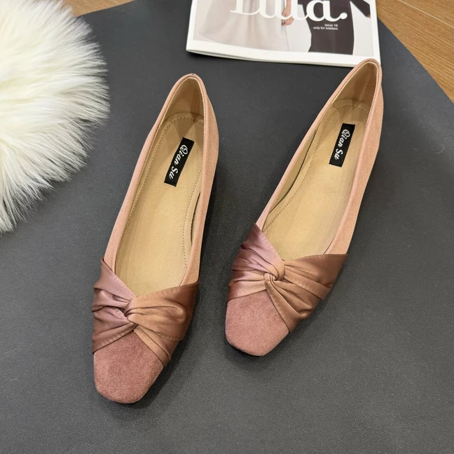 春秋优雅温柔浪漫粗跟平底方头通勤舒适透气粉红色女单鞋PD028