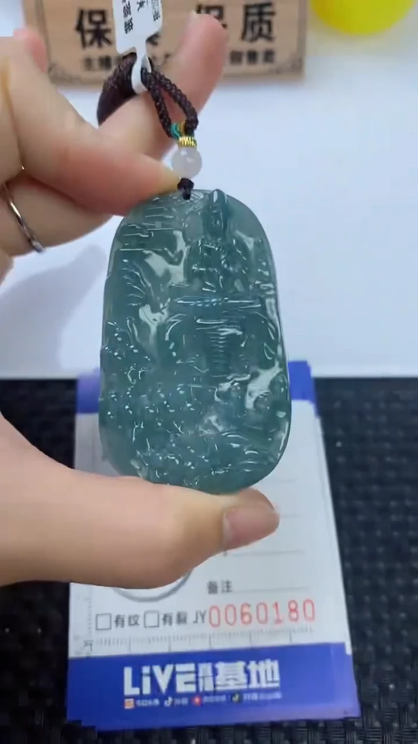 翡翠未镶嵌颈饰