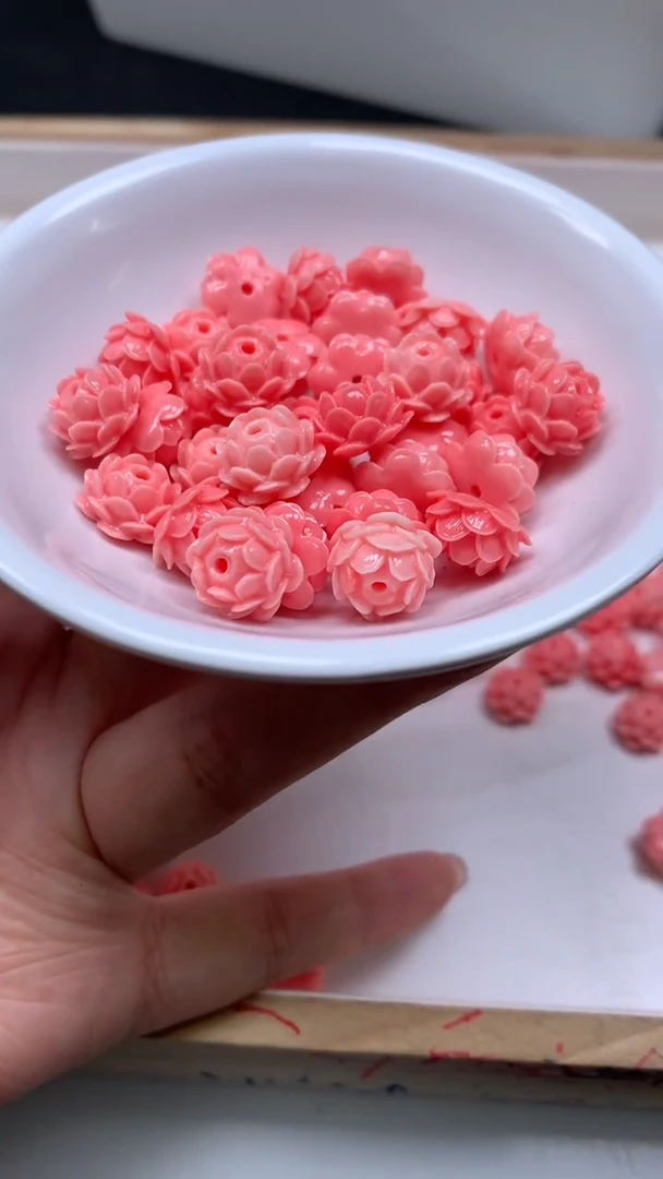 未镶嵌散珠拼合珍珠（马贝珠）E32 女 皇 贝 睡莲7*12mm5个6.8元