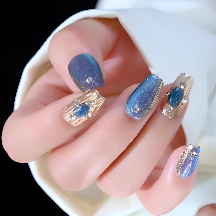 上班通勤美甲片用品推荐秋冬款布契拉提纯手工穿戴甲蓝色带钻显白