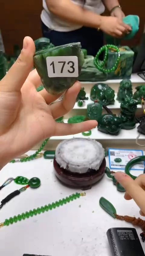 未镶嵌和田玉（碧玉）珠宝半成品0