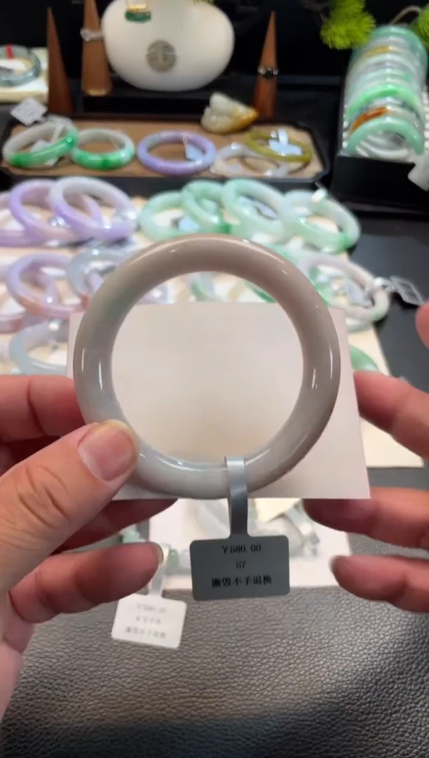 未镶嵌手镯翡翠83号 57圆条 有纹裂