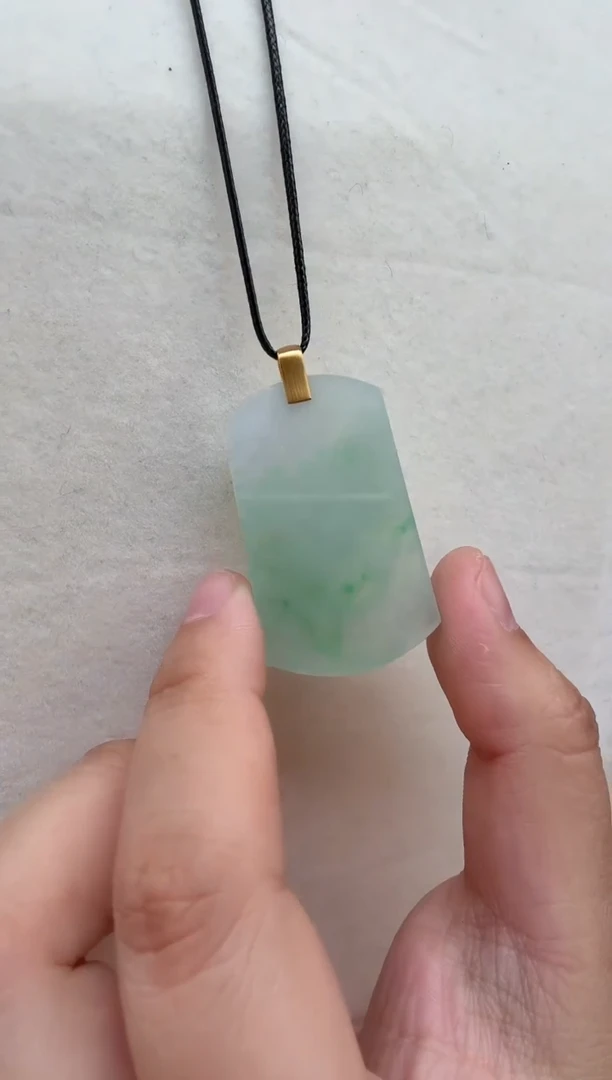 颈饰18K金镶嵌翡翠挂件