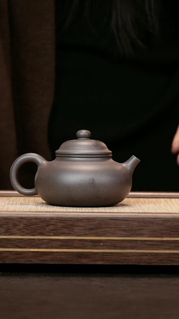 茶壶紫砂天青泥  容天壶  张绍颖
