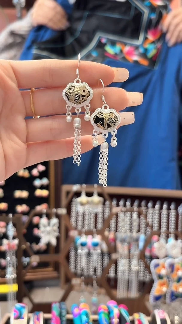 织绣云织谣民族风精美饰品  322