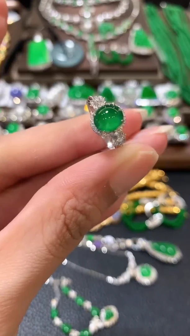 18K金镶嵌戒指翡翠m69