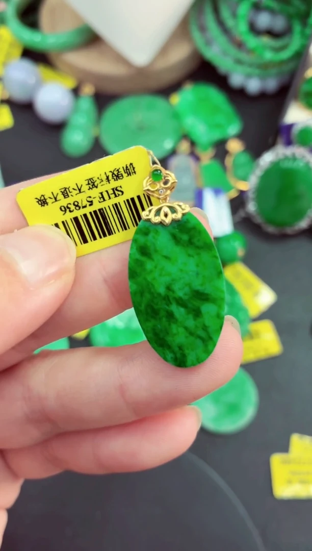 吊坠(不含链)18K金镶嵌翡翠挂件