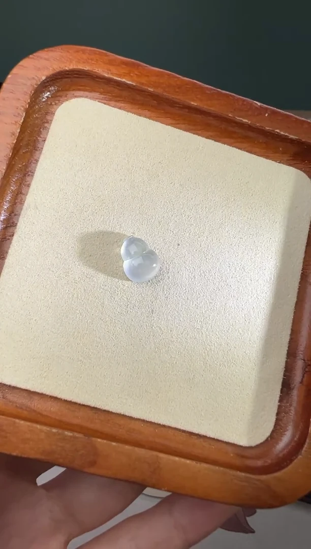 定制翡翠未镶嵌旦****醒白冰葫芦