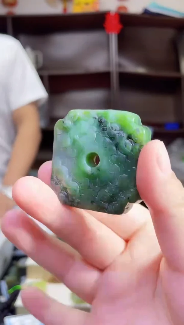 和田玉未镶嵌颈饰1