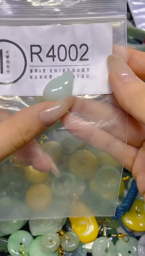颈饰未镶嵌翡翠/ R /翡翠A货，一件也是批发价
