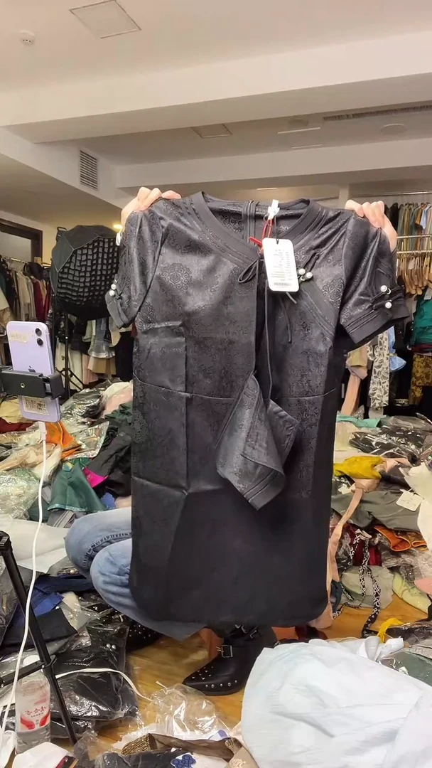 连衣裙       2XL码    125-135斤