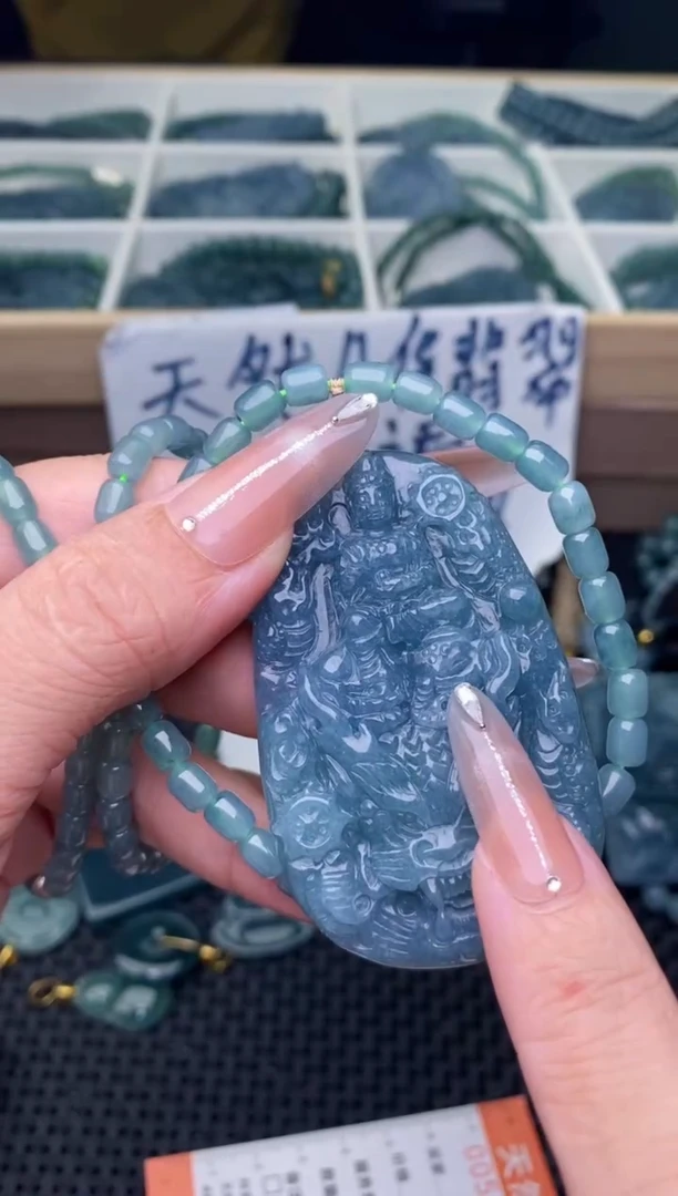 翡翠未镶嵌颈饰