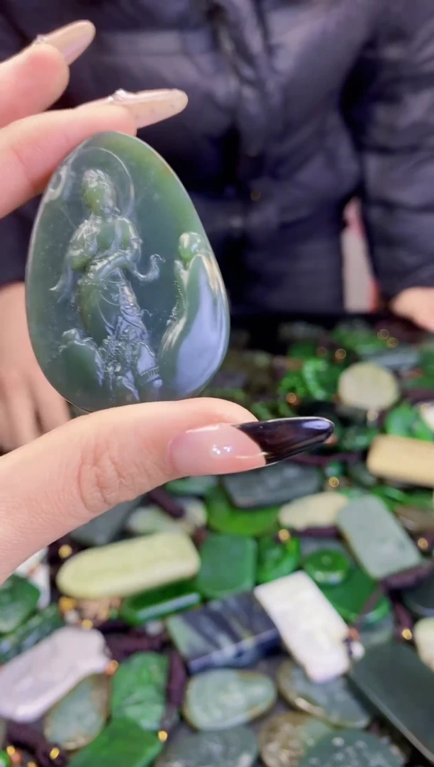 颈饰未镶嵌和田玉1