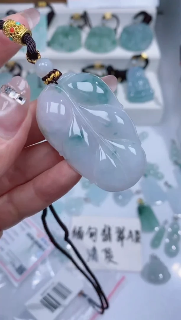 颈饰未镶嵌翡翠吊坠