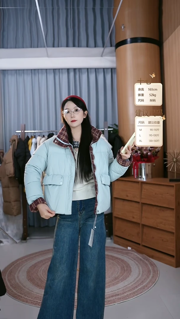 蓝色直筒牛仔裤长裤