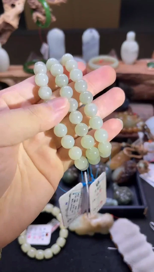 手串未镶嵌和田玉卡10且末青白圆珠 多样性发一