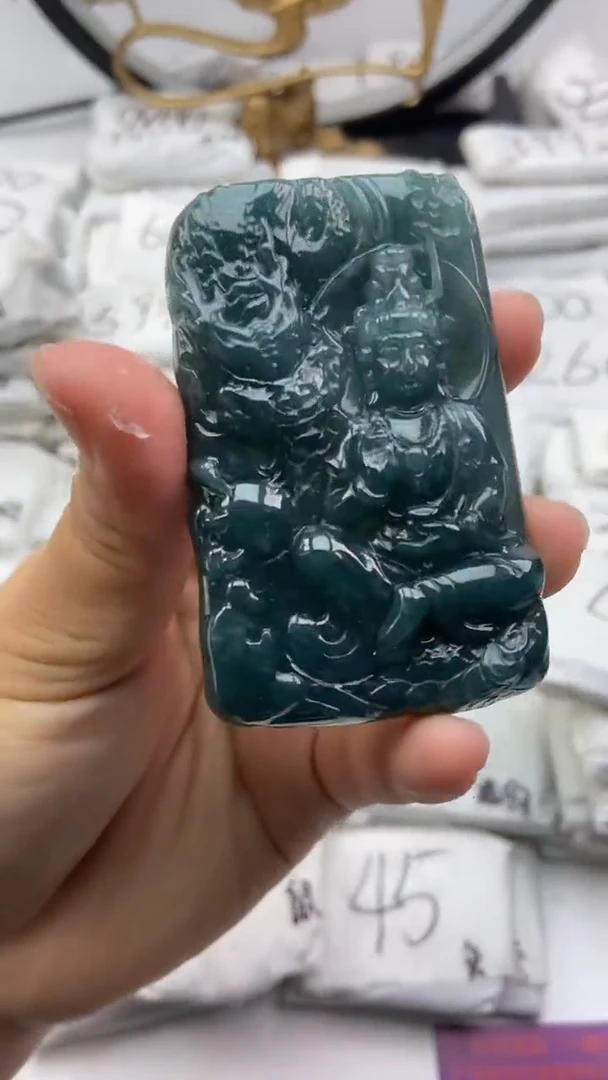 翡翠未镶嵌颈饰观音