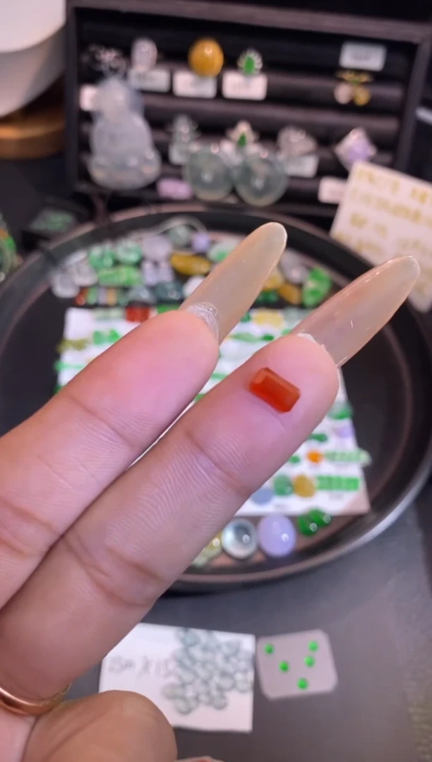 【闪购商品】翡翠挂件未镶嵌切割