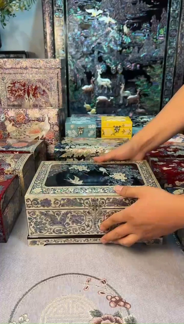 按扣满贝底·弘贝雅螺钿漆器文化馆