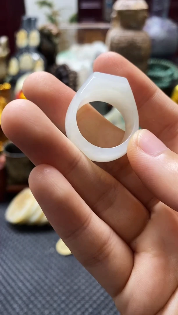 未镶嵌戒指和田玉戒指
