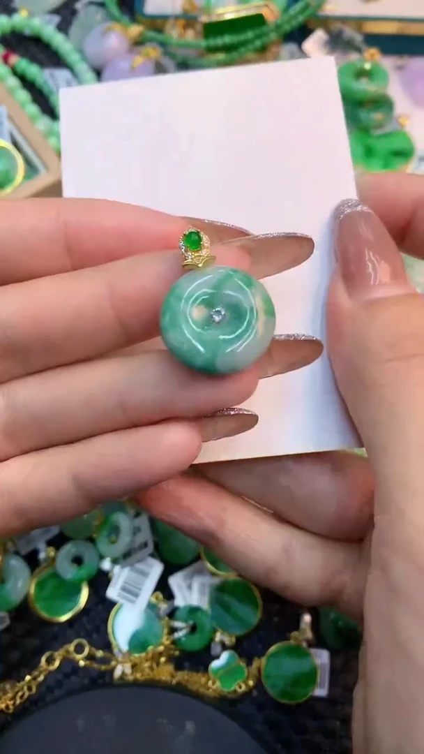 颈饰未镶嵌翡翠1