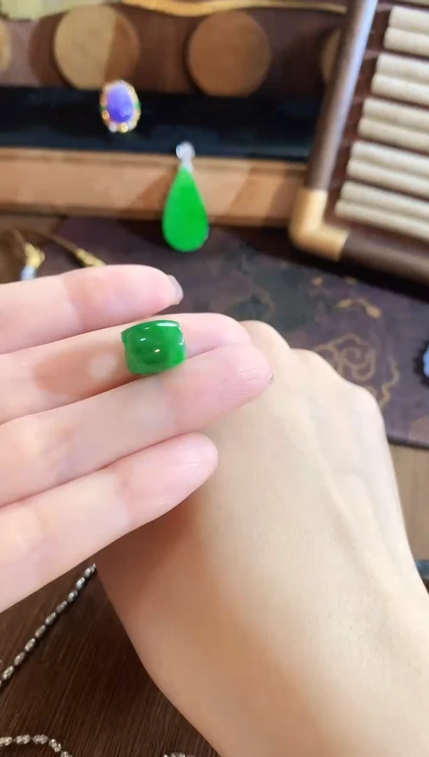 翡翠未镶嵌吊坠(不含链)吊坠 有纹