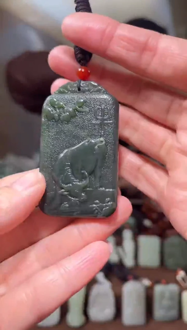 颈饰未镶嵌和田玉·
