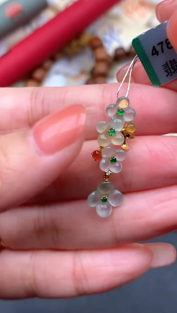 18K金镶嵌挂件翡翠1