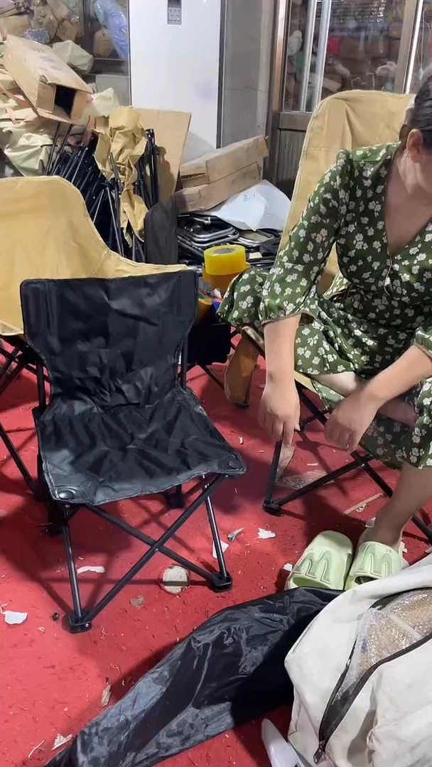 铁中号折叠靠背颜色随机一把