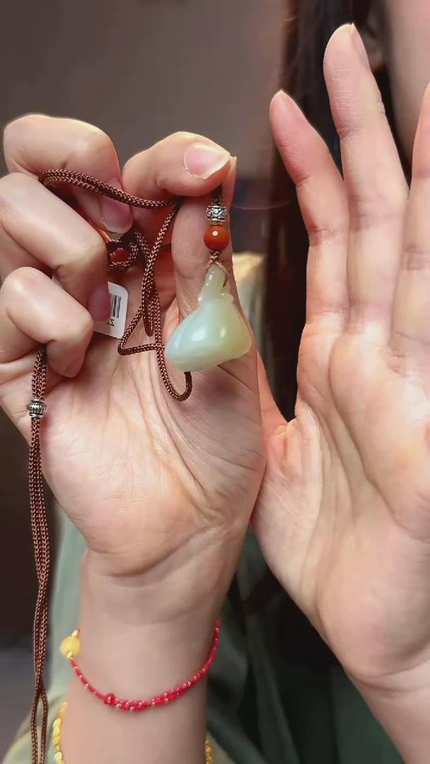 颈饰未镶嵌和田玉和田玉糖白莲蓬吊坠