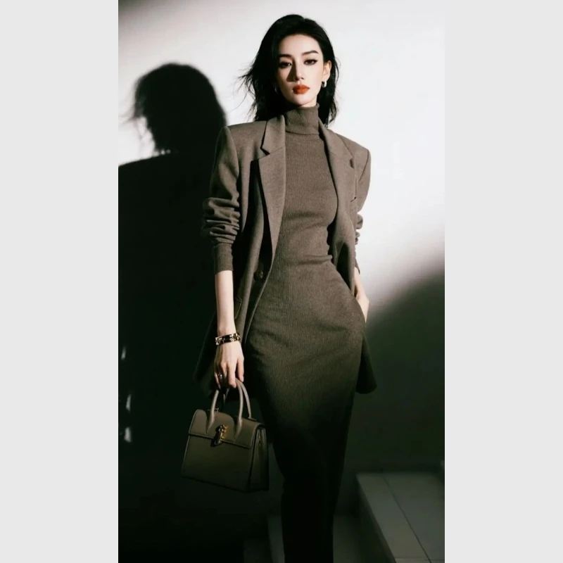 202秋冬女装简单大方高级感巨好看灰咖色西装外套针织连衣裙套装