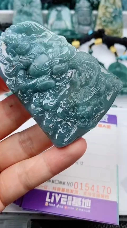 翡翠未镶嵌颈饰