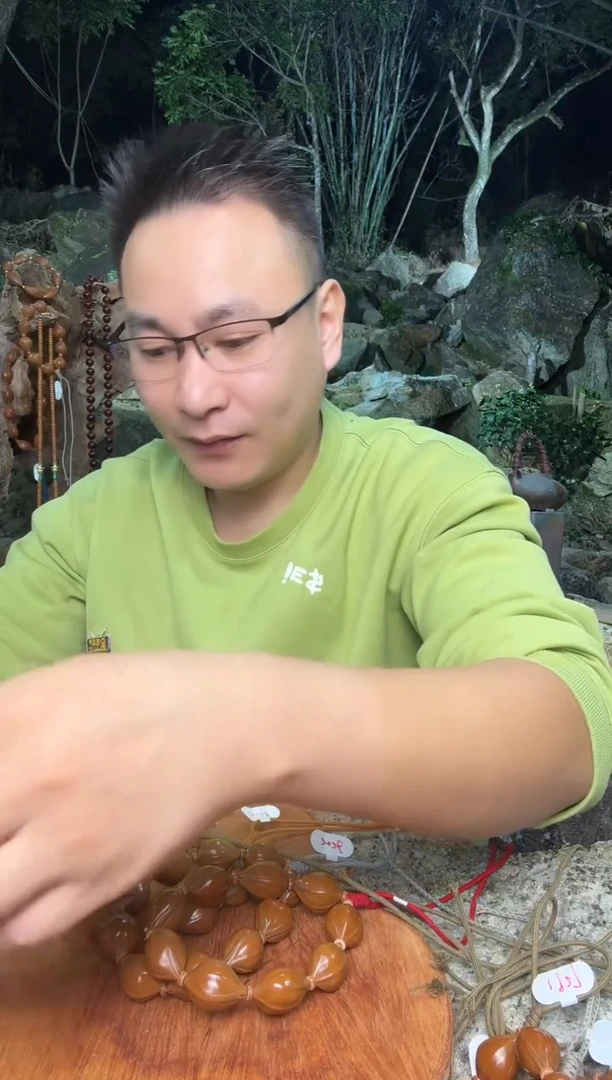 手串橄榄核楊人生百态核雕手串