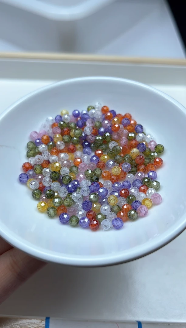 散珠天然锆石未镶嵌B2086 彩锆石切面4mm30个8.8元