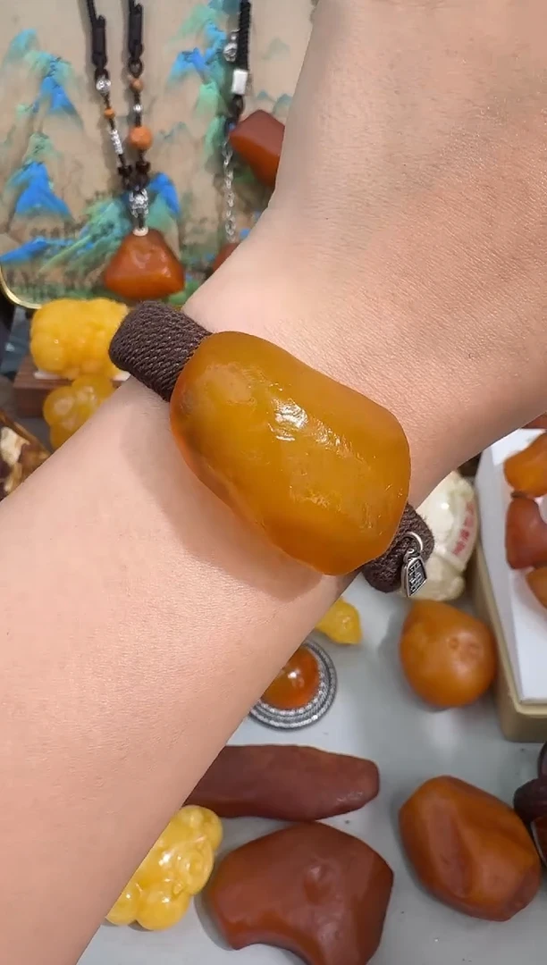 未镶嵌琥珀裸石琥珀