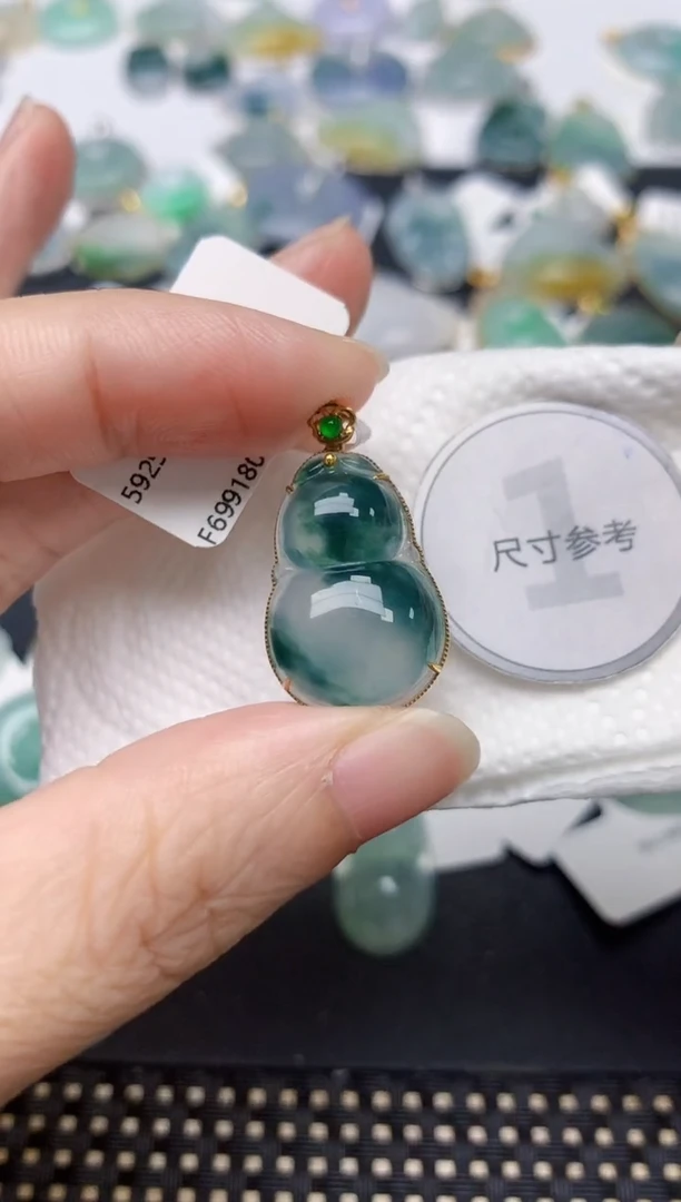 颈饰18K金镶嵌翡翠天然缅甸A货翡翠
