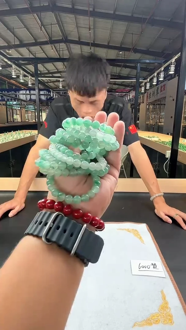 石英质玉（非洲翠）手串未镶嵌非洲翠/手串/多样性发一件