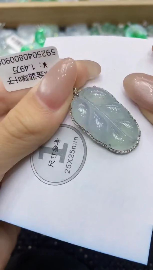 翡翠18K金镶嵌颈饰111111111111